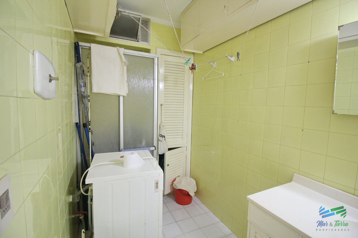 Apartamento ID.2502 - En venta apartamento 3 dormitorios en primera linea sobre Playa Mansa, Punta del Este.