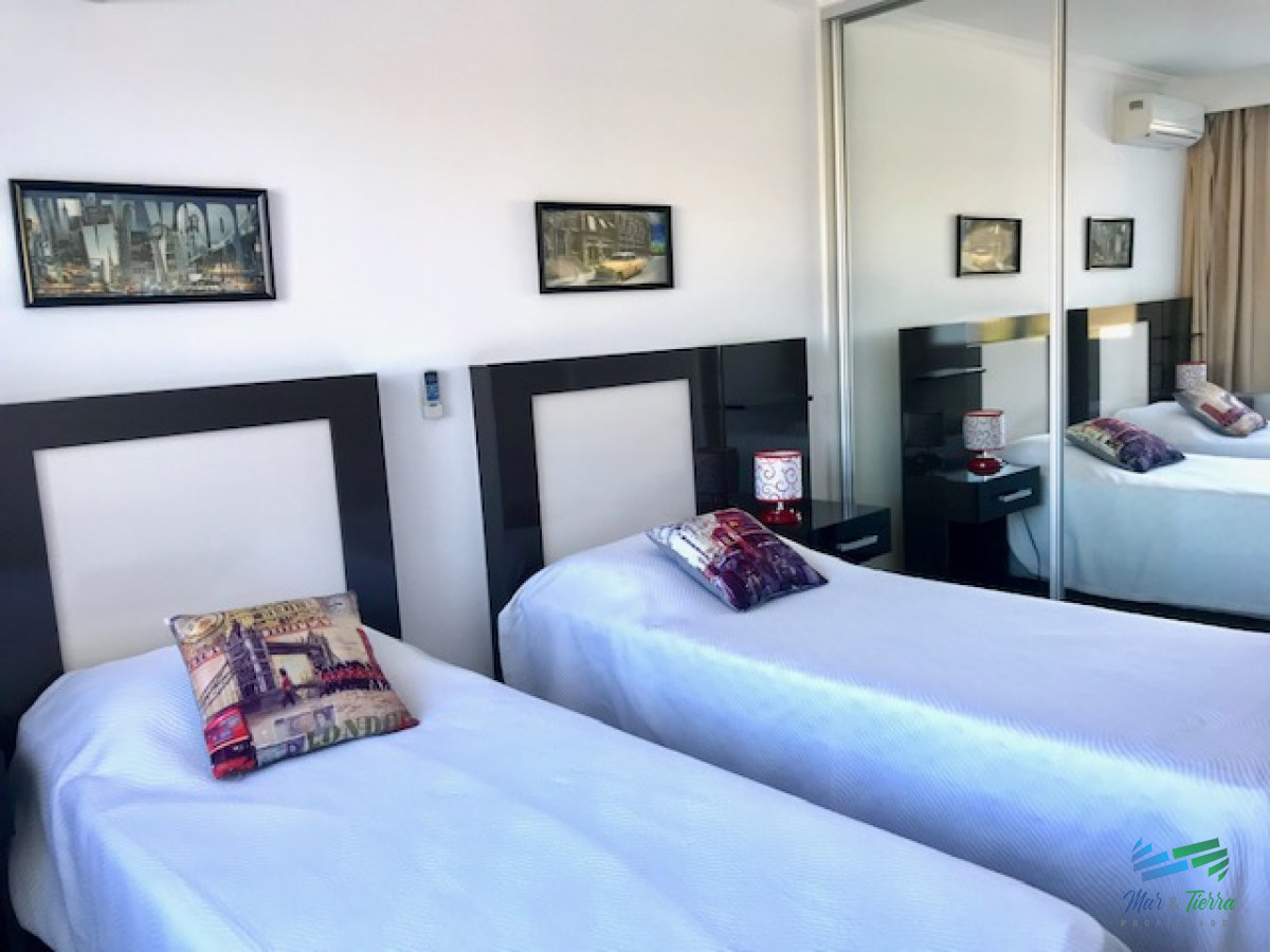 Apartamento ID.209 - Apartamento en Alquiler a una cuadra del mar (Playa Mansa)  en torre nueva, con todos y excelentes servicios .