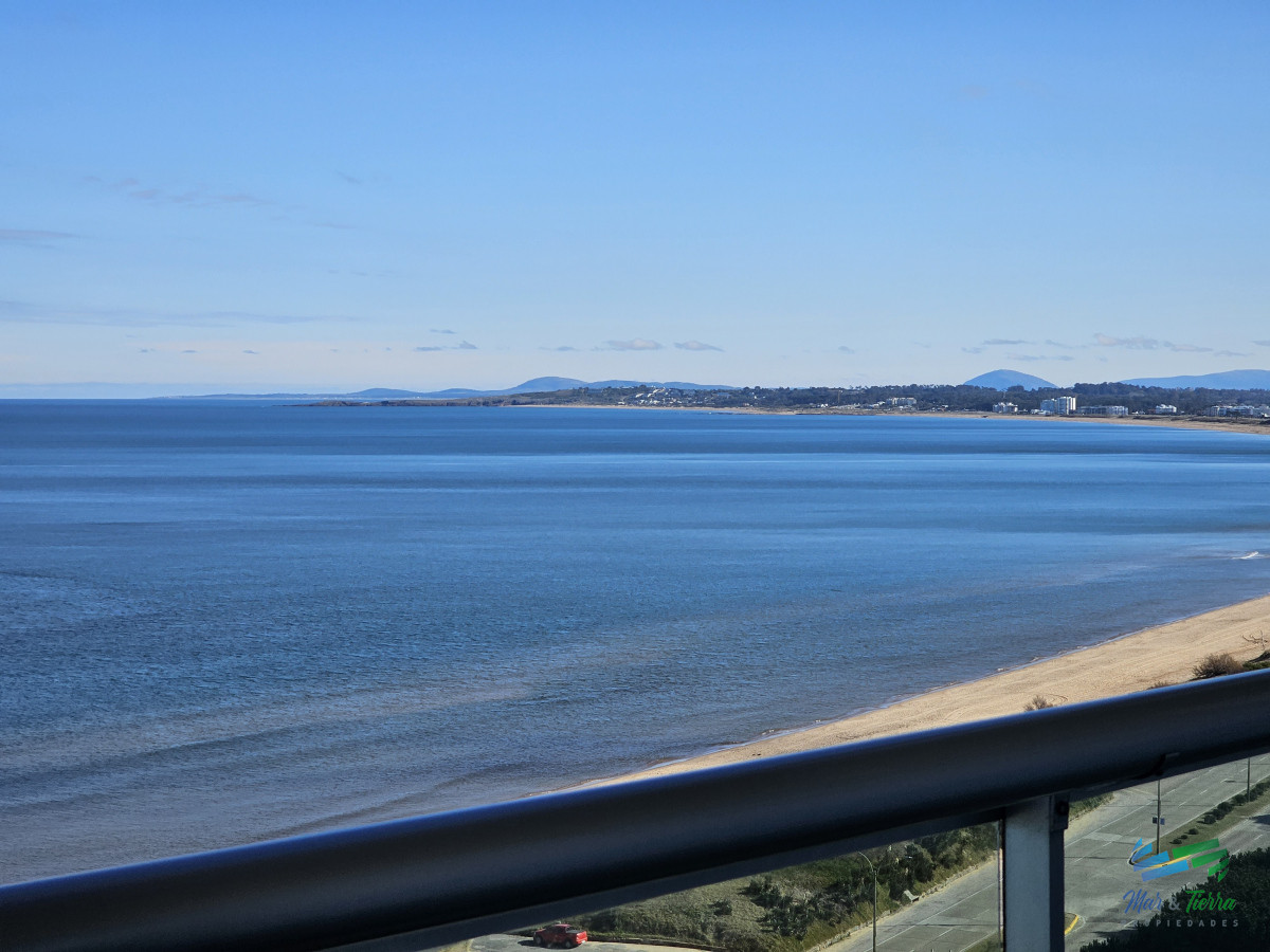 Apartamento ID.3664 - Alquilo apartamento 3 dormitorios frente al mar con servicios, Playa Mansa, Punta del Este