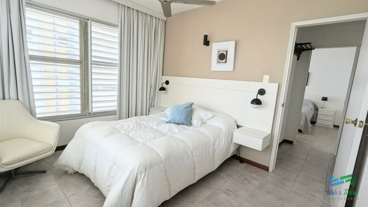 Apartamento ID.5822 - En venta apartamento 2 dormitorios con vista al mar y puerto, Peninsula, Punta del Este