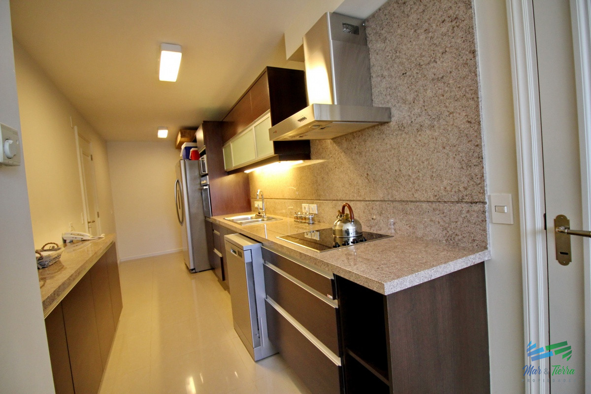 Apartamento ID.2344 - En venta apartamento Imperiale de 3 dormitorios, primera linea frente al mar, Punta del Este