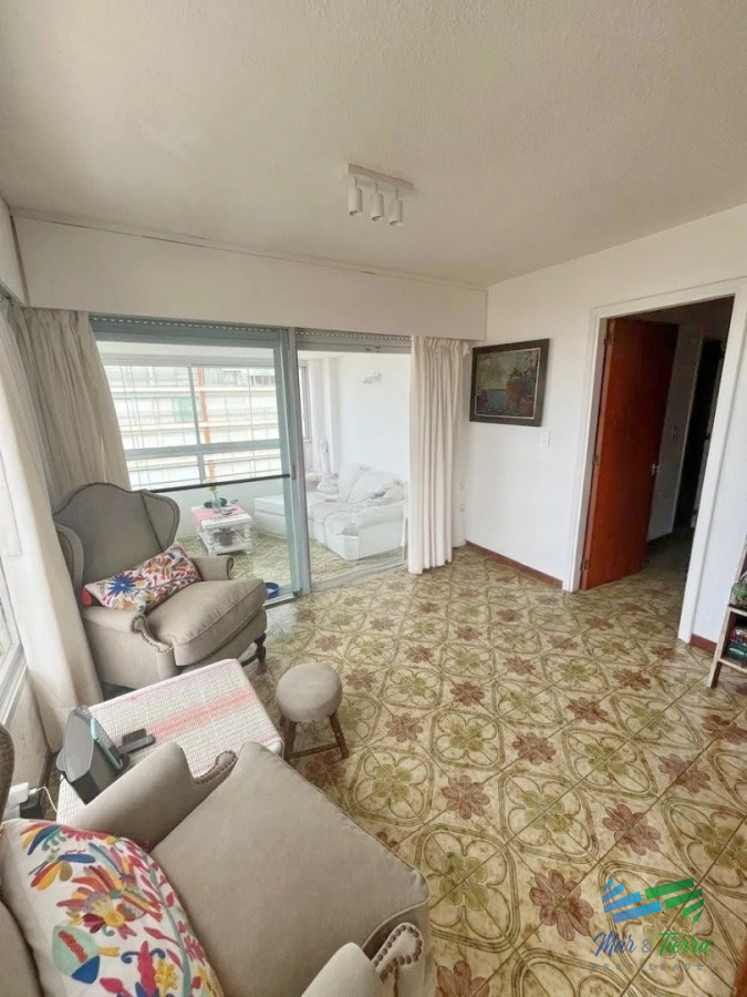 Apartamento ID.5667 - Venta de apartamento 2 y medio dormitorios en la península Punta del este  