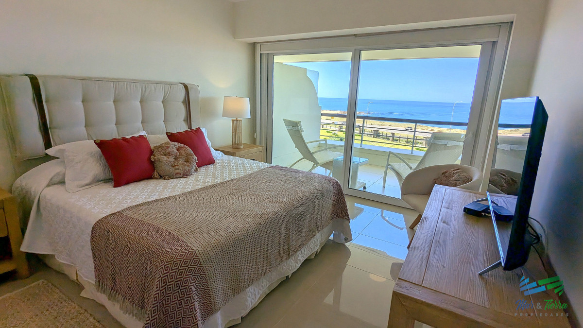 Apartamento ID.4955 - Venta de apartamento Petnhouse 3 dormitorios 3 baños frente al mar, playa MansaPunta del Este 