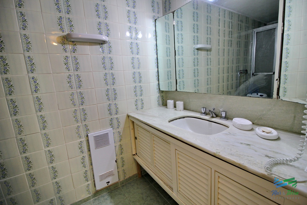 Apartamento ID.142 - Vendoa apartamento 2,5 dormitorios en playa mansa, complejo Lincoln Center, Punta del Este.