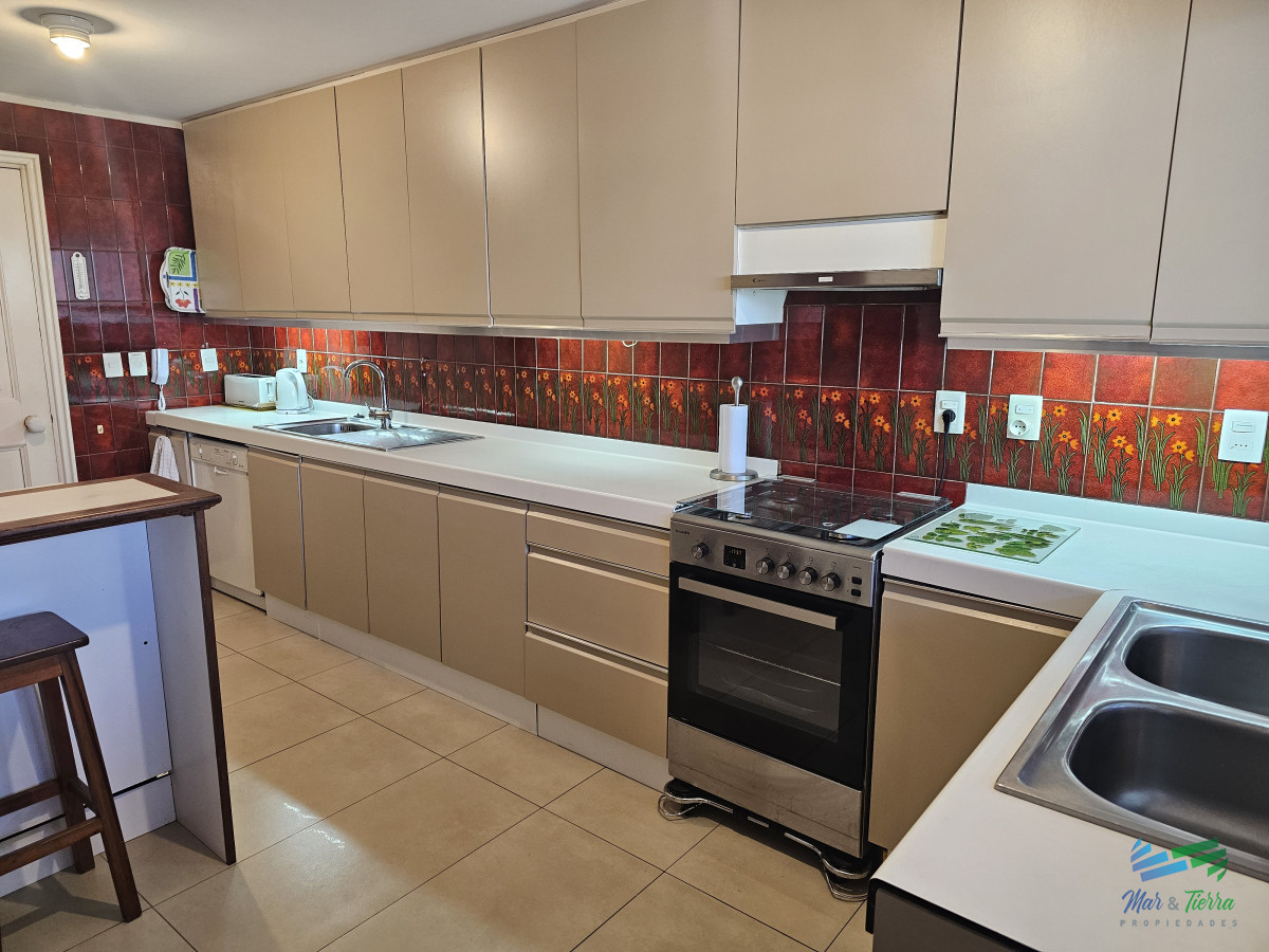 Apartamento ID.101 - Excelente opción en alquiler y venta, primera línea sobre el Puerto de Punta del Este. 