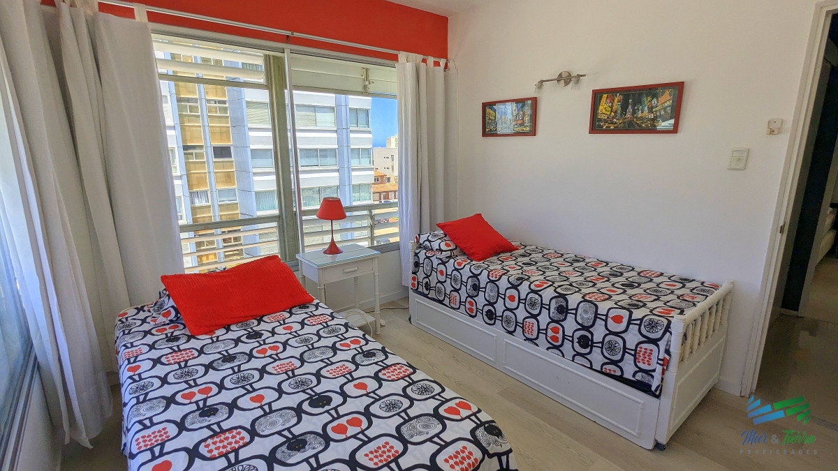 Apartamento ID.654 - Vendo apartamento 2 dormitorios reciclado, Peninsula a pasitos del puerto de Punta del Este