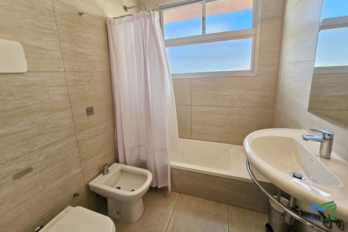 Apartamento ID.101 - Excelente opción en alquiler y venta, primera línea sobre el Puerto de Punta del Este. 