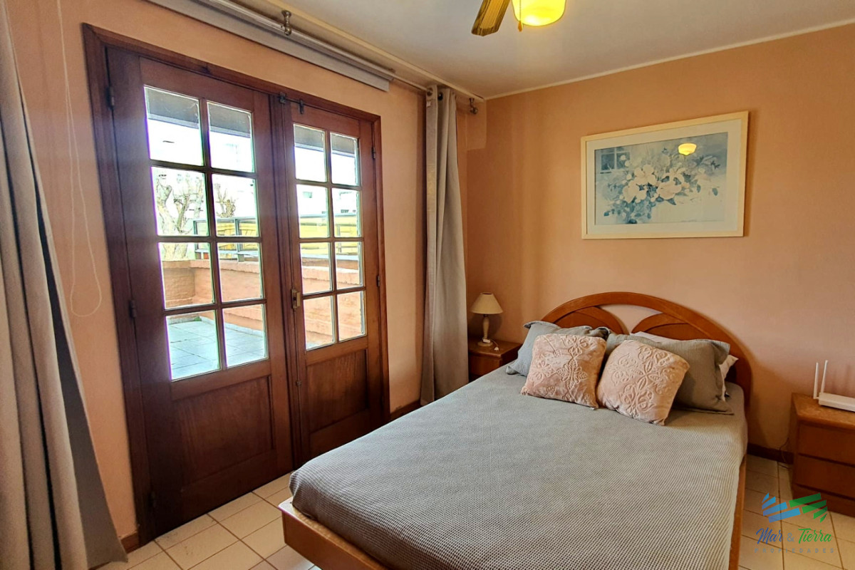 Apartamento ID.749 - Apartamento con gran terraza, parrillero propio de 2 dormitorios y 2 baños a 1 cuadra de Gorlero. Punta del este. 