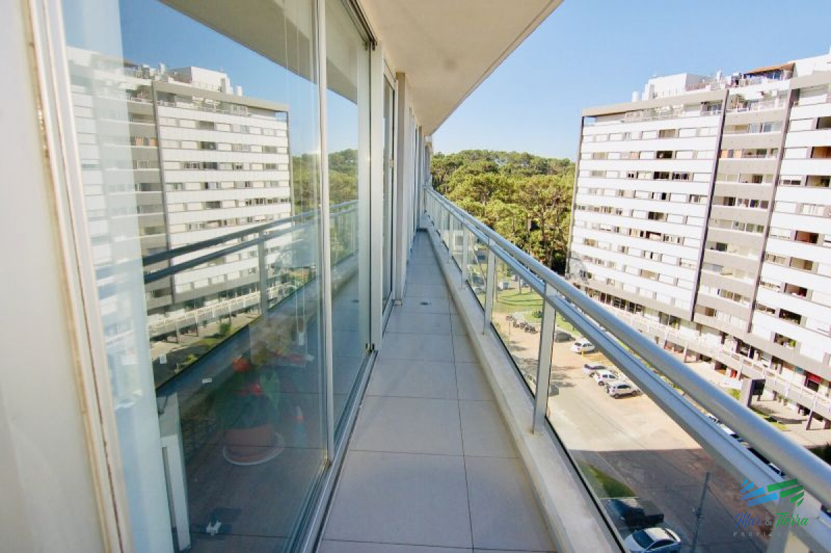 Apartamento ID.2533 - Apartamento 3 dormitorios en venta, Av. Roosevelt, Punta del Este