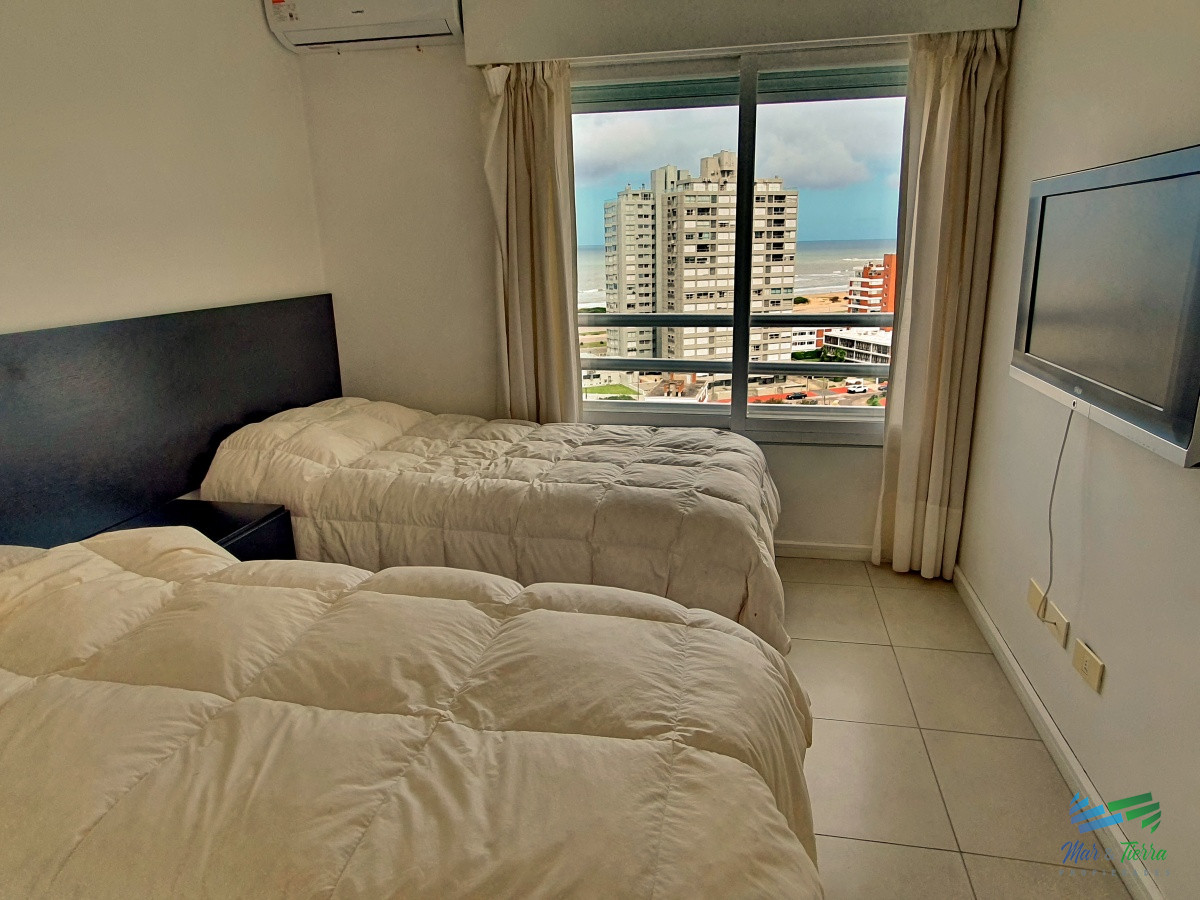 Apartamento ID.7 - Vendo apartamento 3 dormitorios con parrillero propio y servicios en Punta del Este