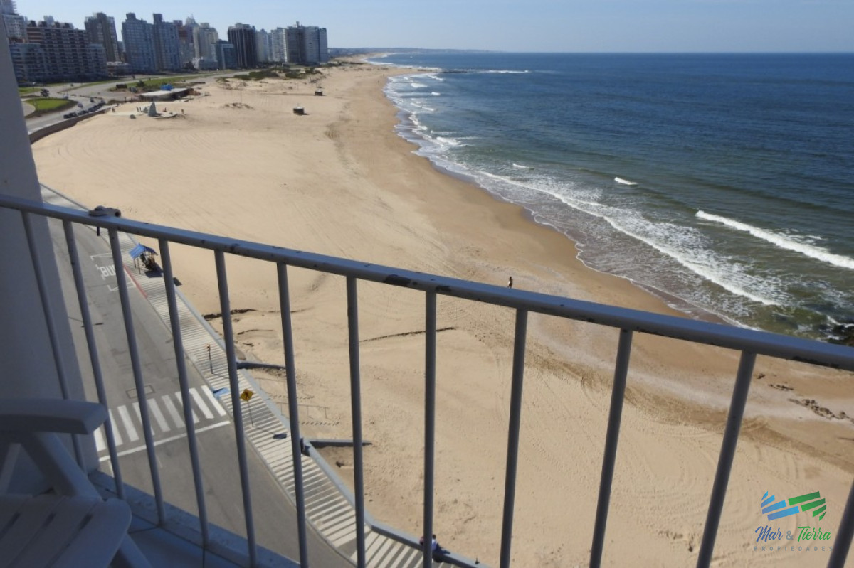 Apartamento ID.2201 - Oportunidad en venta Apartamento en piso alto, con vista franca al mar!!!, 