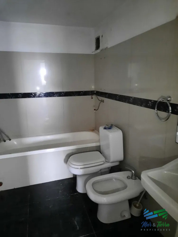 Apartamento ID.3940 - Vendo apartamento 3 dormitorios en el centro de Maldonado, piso alto.