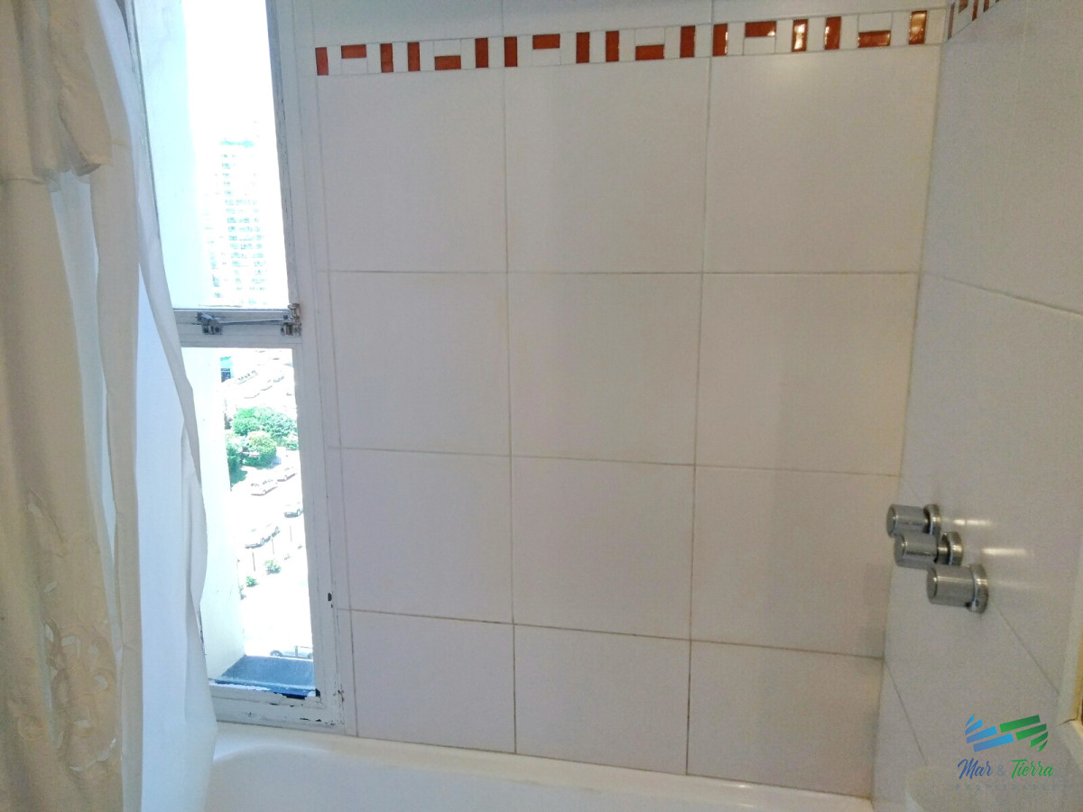 Apartamento ID.2421 - En alquiler.. torre de categoría en primera línea.. playa brava.
