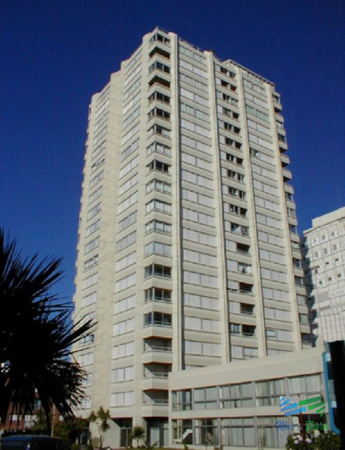 Apartamento ID.2302 - EN VENTA.. PISO ALTO CON VISTA AL PUERTO Y LA BRAVA !! MUY LUMINOSO