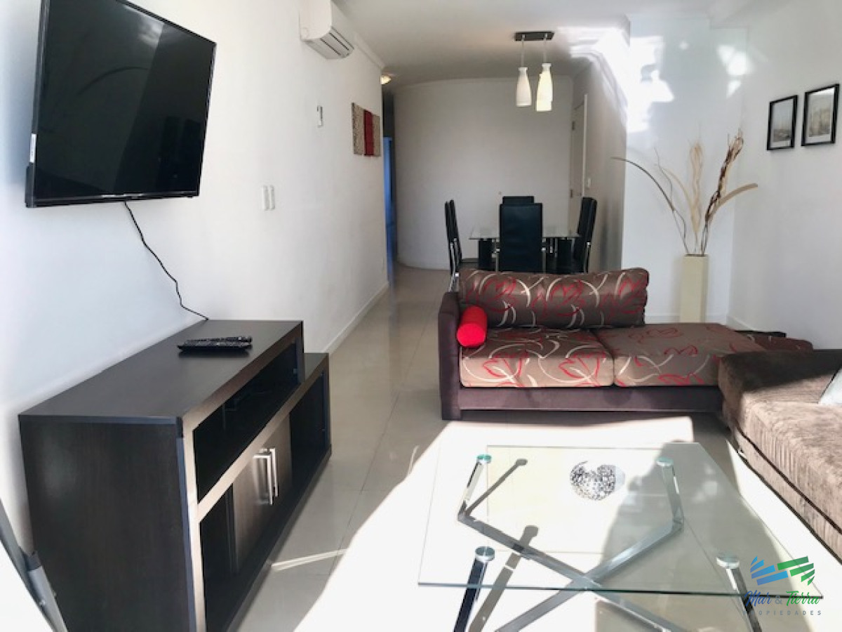 Apartamento ID.209 - Apartamento en Alquiler a una cuadra del mar (Playa Mansa)  en torre nueva, con todos y excelentes servicios .