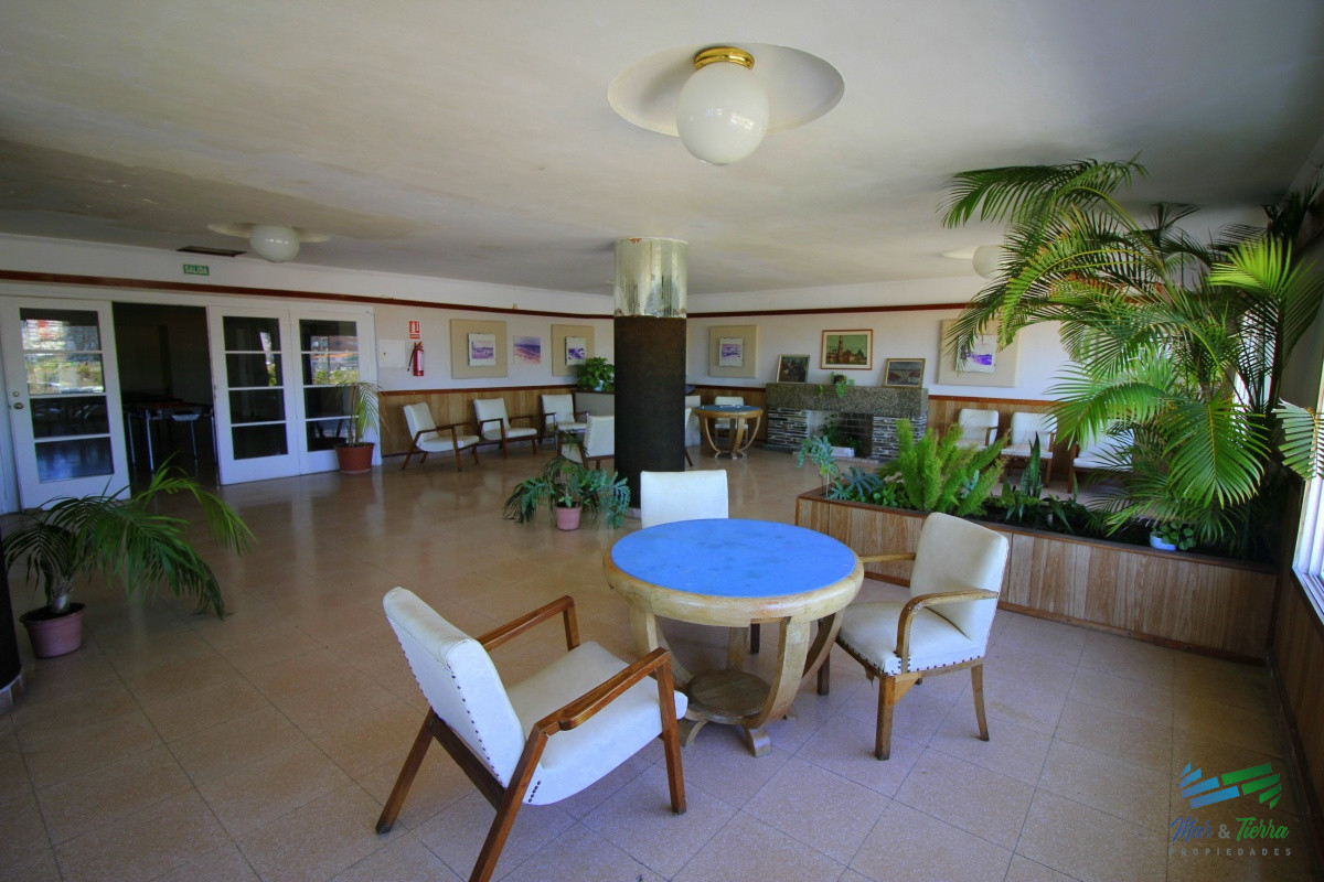 Apartamento ID.4474 - Venta apartamento mono ambiente en edificio Punta del Este, playa mansa y brava