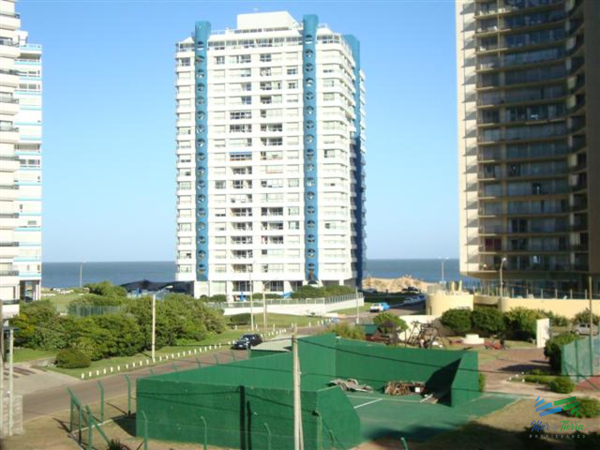 Apartamento ID.4163 - Vendo apartamento 2 dormitorios con vista al mar y servicios, Punta del Este