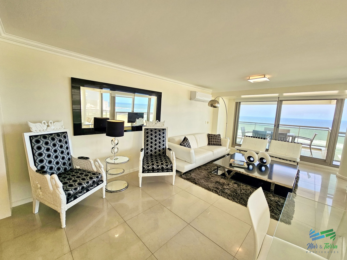 Apartamento ID.4433 - Alquiler apartamento Torre Imperiale de 4 dormitorios frente al mar, excelente vista y servicios, playa Brava, Punta del Este.