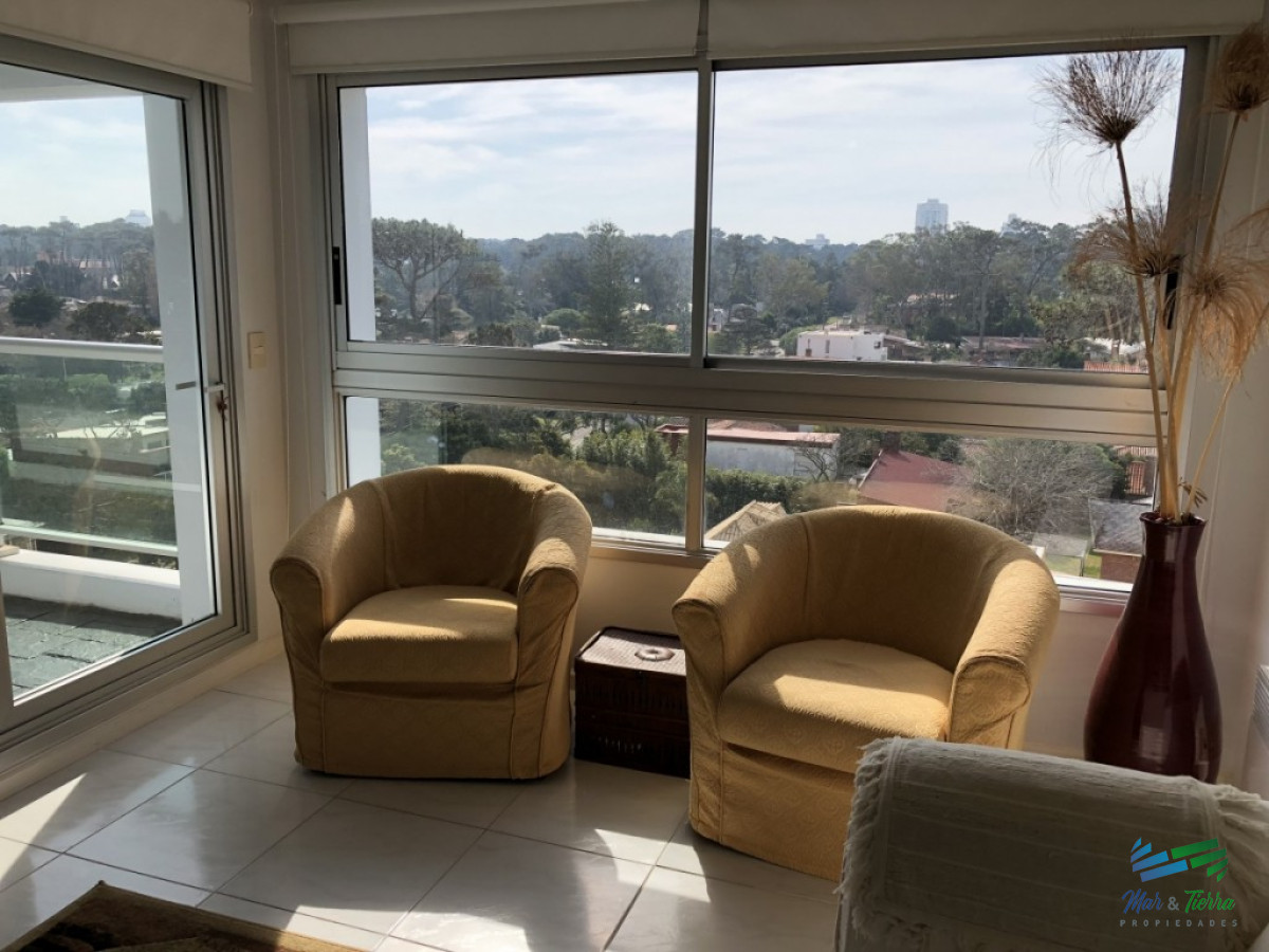 Apartamento ID.2275 - En venta.. piso intermedio, planta amplia muy luminosa, en excelente condiciones.