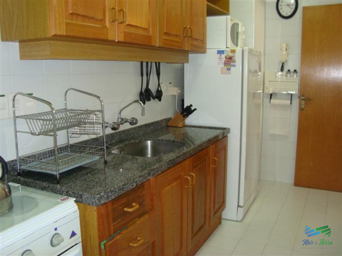 Apartamento ID.4163 - Vendo apartamento 2 dormitorios con vista al mar y servicios, Punta del Este