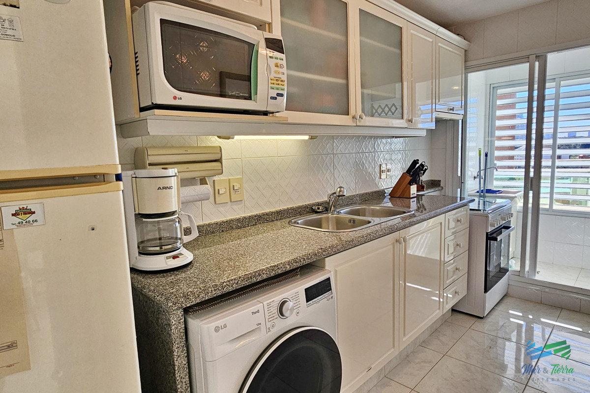 Apartamento ID.51 - Apartamento en Alquiler y Venta, playa mansa- Punta del Este 