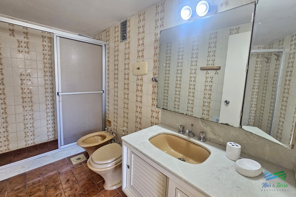 Apartamento ID.142 - Vendo apartamento 2,5 dormitorios en playa mansa, complejo Lincoln Center, Punta del Este.