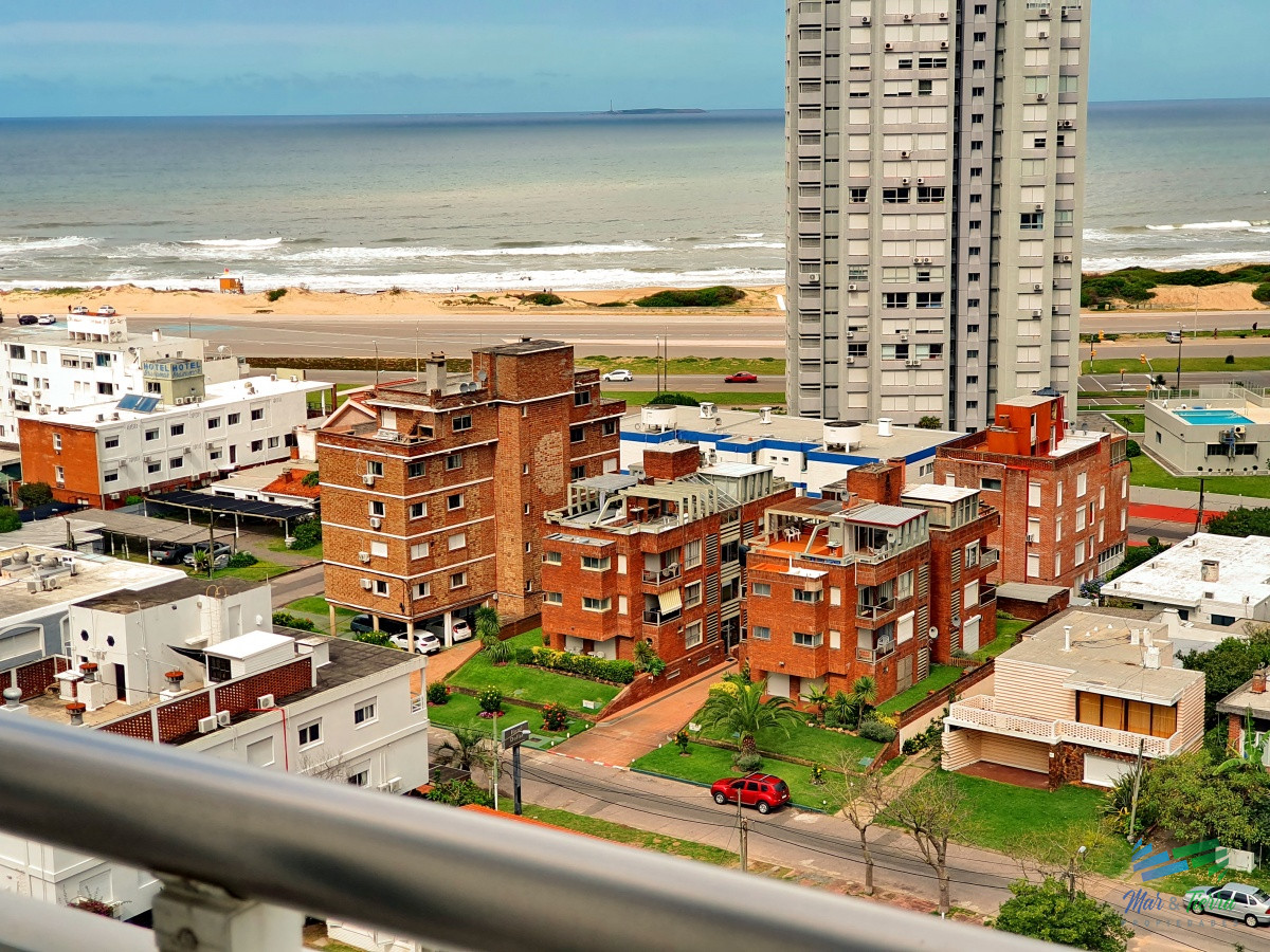 Apartamento ID.7 - Vendo apartamento 3 dormitorios con parrillero propio y servicios en Punta del Este