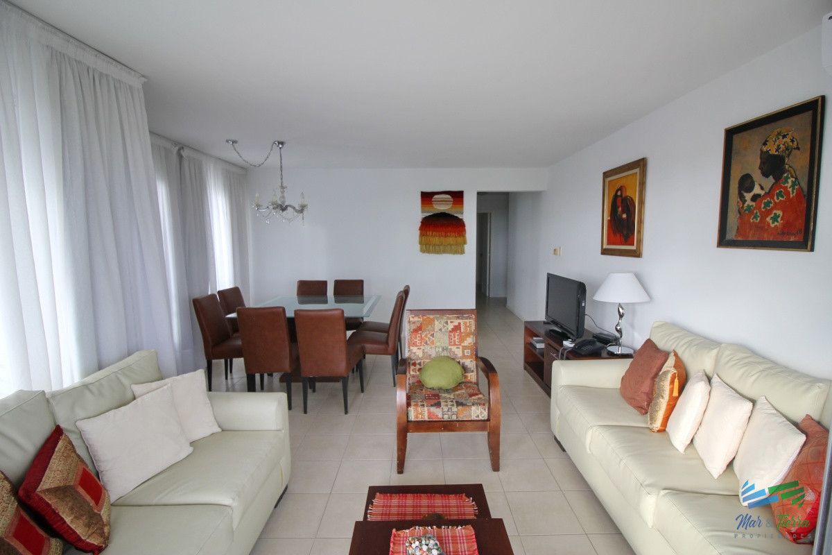 Apartamento ID.600 - En venta... Apartamento 3 dormitorios en Av. Roosevelt, Punta del Este