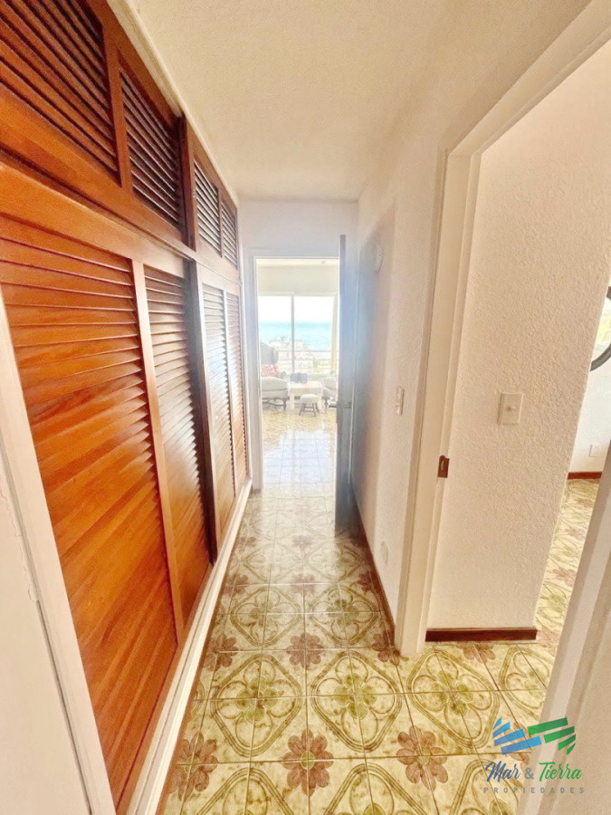 Apartamento ID.5667 - Venta de apartamento 2 y medio dormitorios en la península Punta del este  