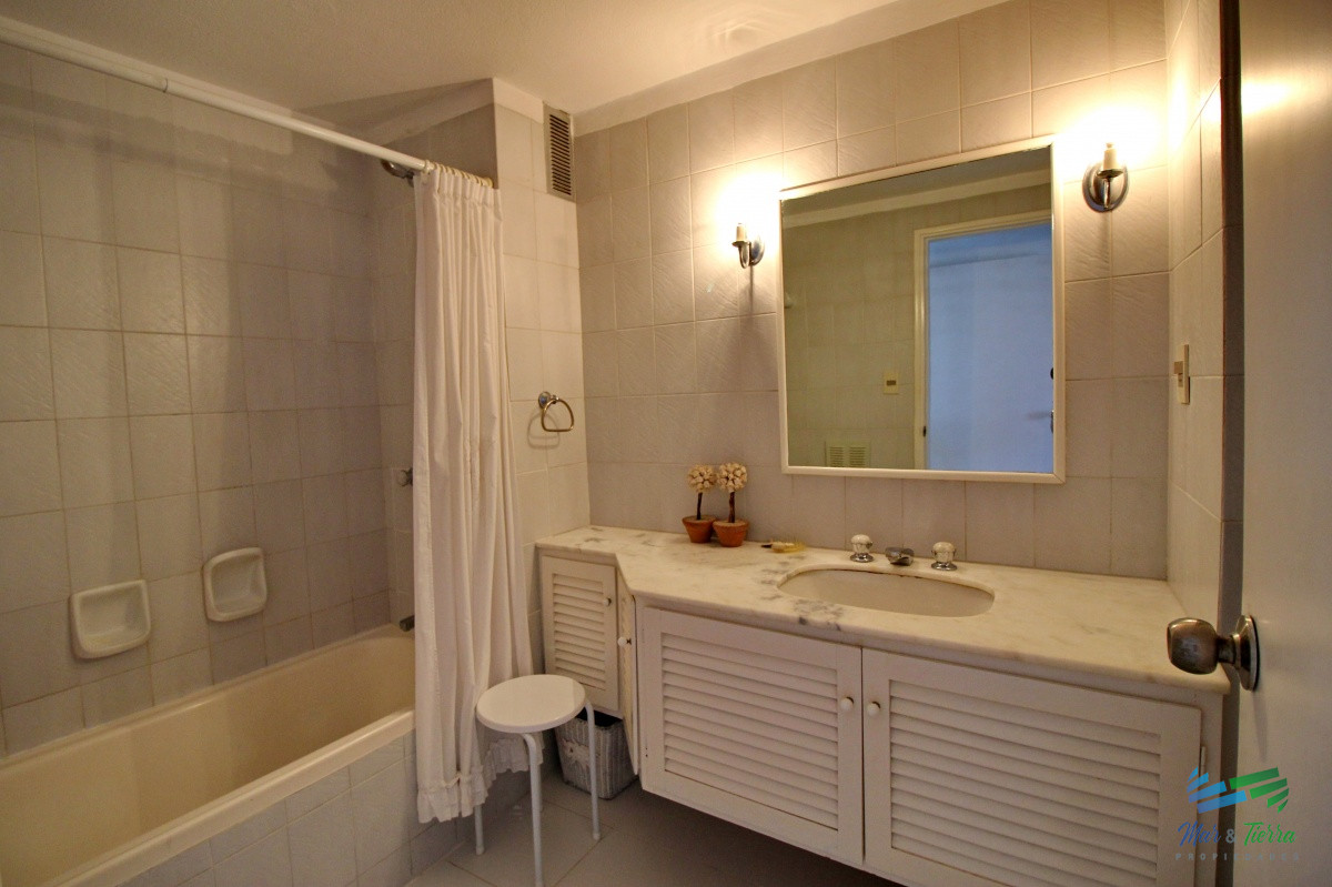 Apartamento ID.2712 - En alquiler, piso alto , primera línea sobre la brava!!!