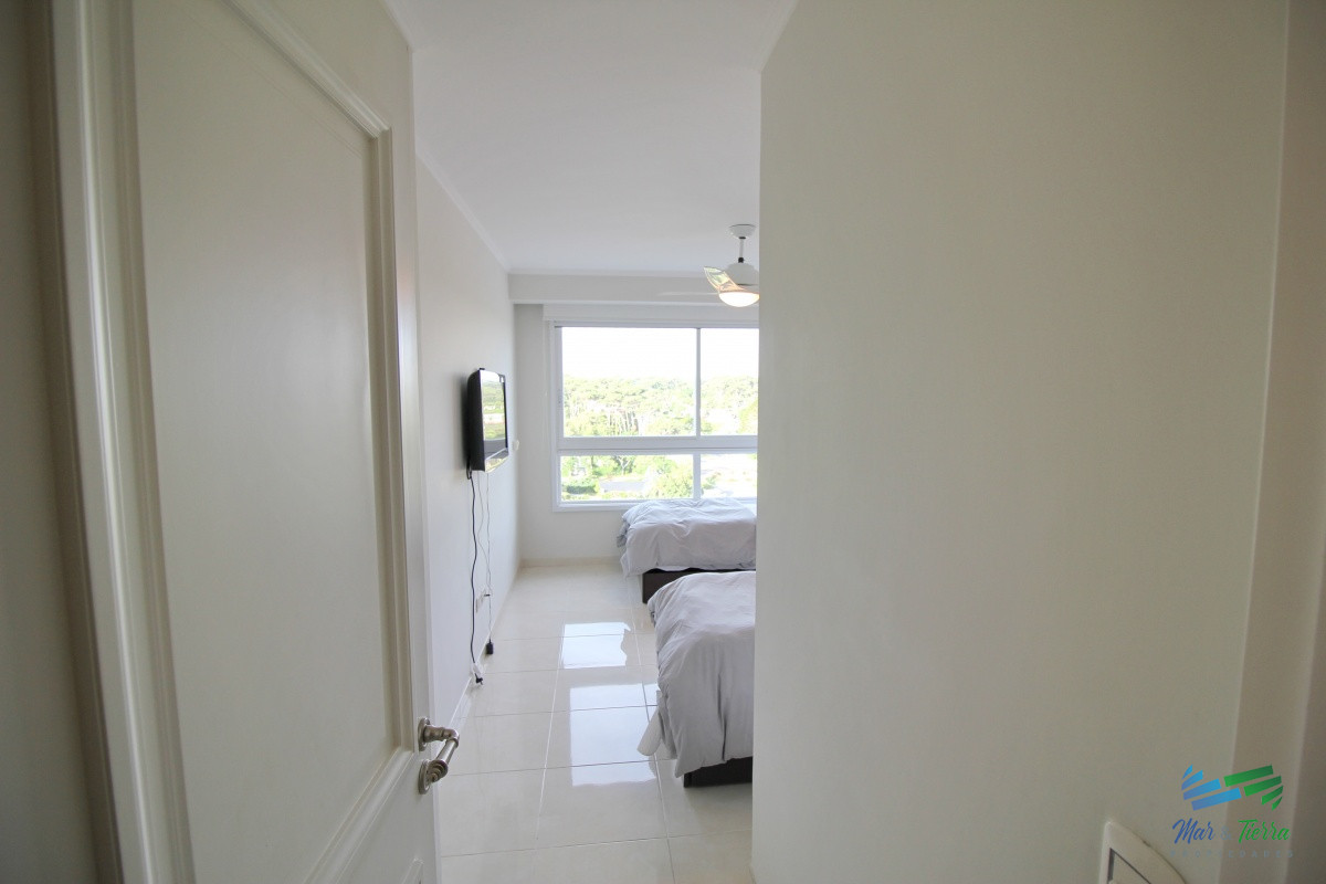 Apartamento ID.2446 - APARTAMENTO EN VENTA DE 3 DORMITORIOS + SERVICIO, PLAYA MANSA, PUNTA DEL ESTE 