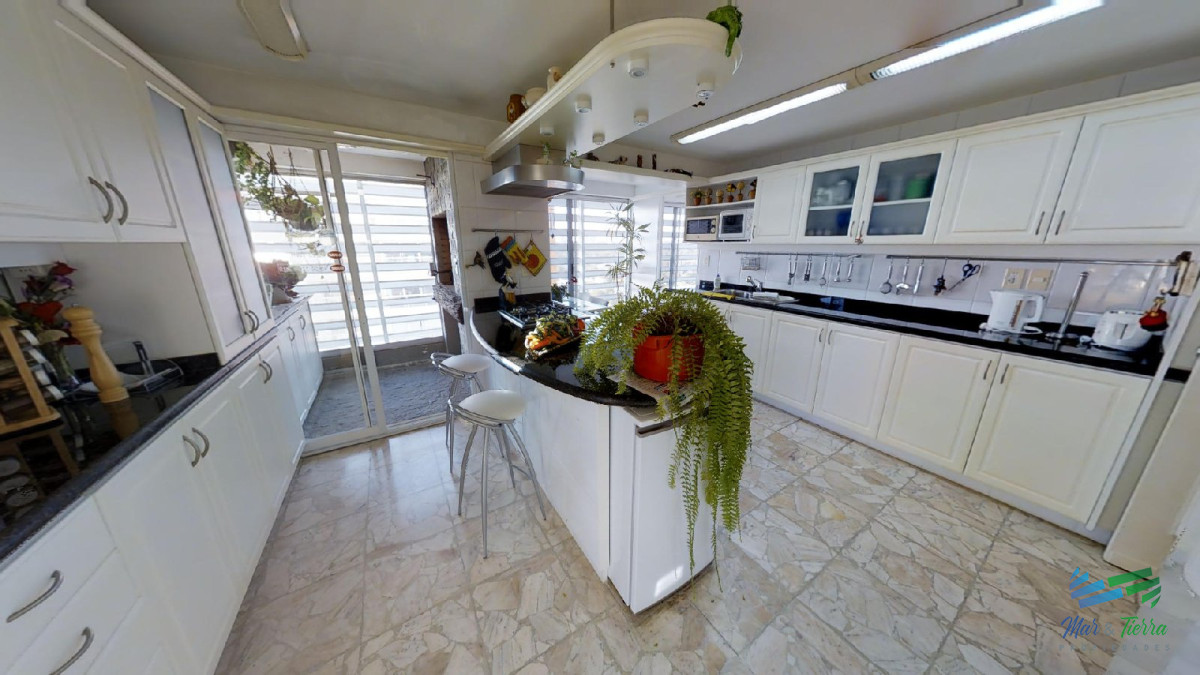 Apartamento ID.2110 - Espectacular planta, reciclada con materiales de primera calidad!!! cuenta 180 m2.