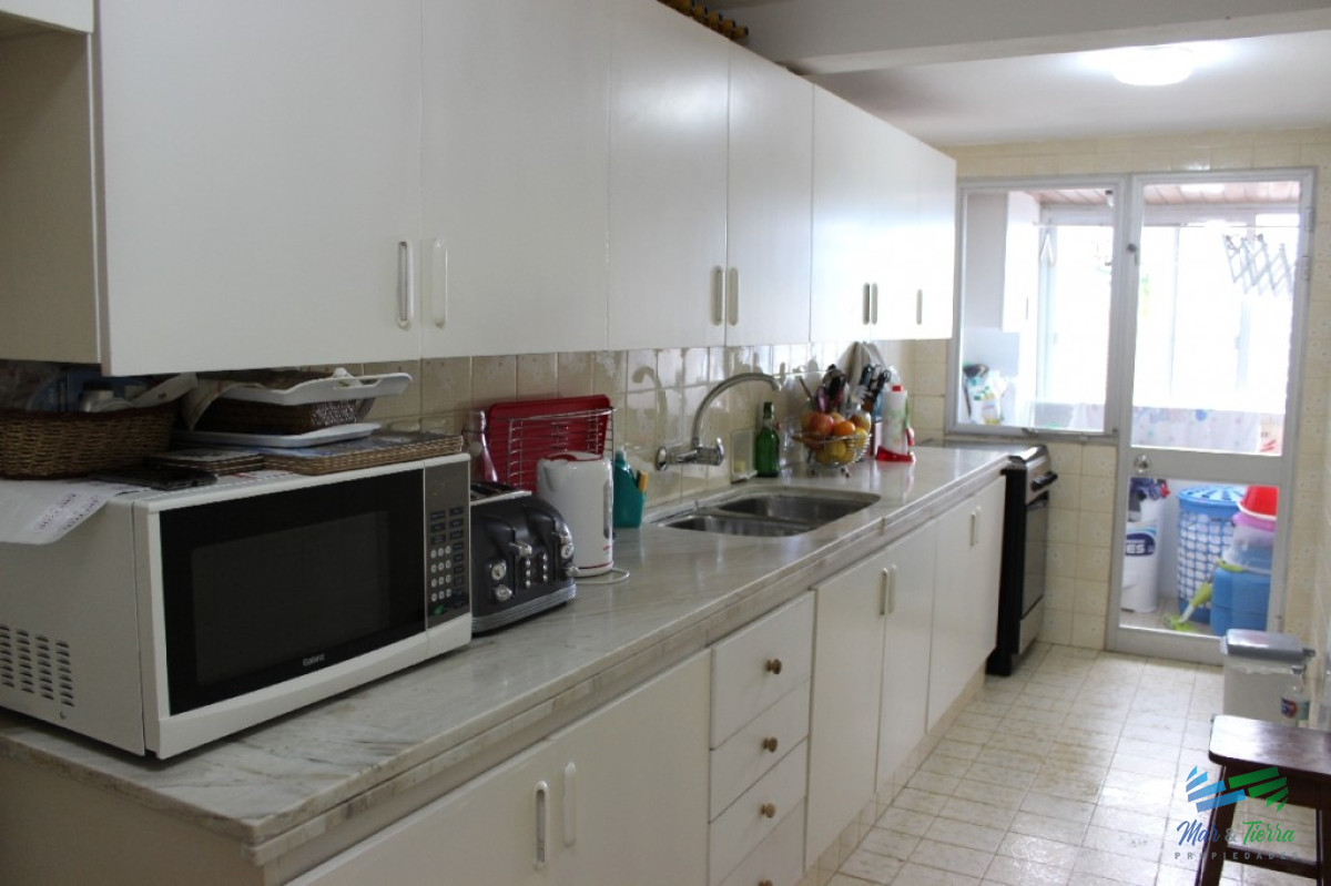 Apartamento ID.2302 - EN VENTA.. PISO ALTO CON VISTA AL PUERTO Y LA BRAVA !! MUY LUMINOSO