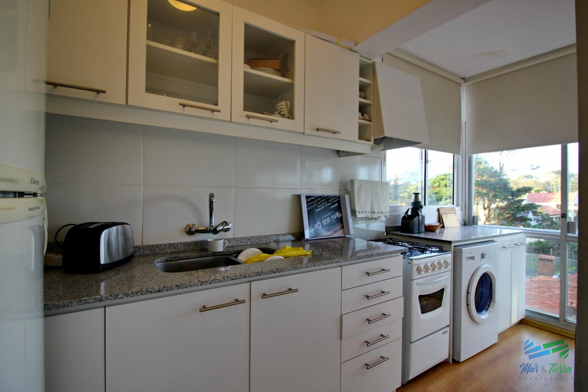 Apartamento ID.1483 - Alquilo apartamento INVERNAL reciclado 1 dormitorio en Punta del Este frente al mar, en playa mansa.