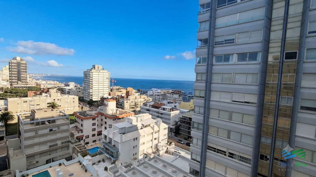Apartamento ID.5822 - En venta apartamento 2 dormitorios con vista al mar y puerto, Peninsula, Punta del Este