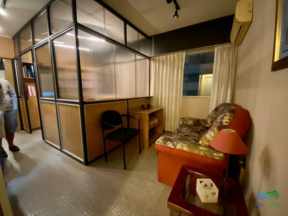 Apartamento ID.3300 - Vendo apartamento, estudio, oficina, 1 dormitorio piso alto, centro de Montevideo