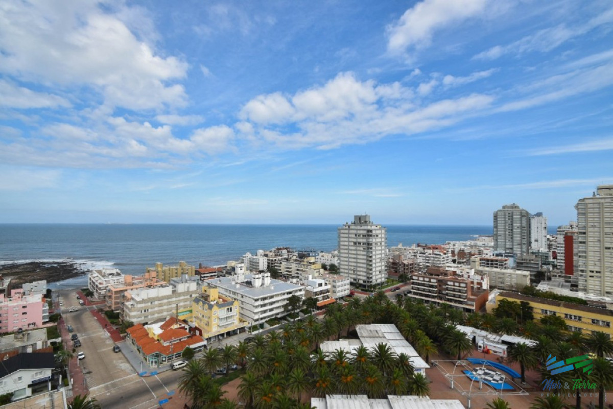 Apartamento ID.2457 - Apartamento de 3 dormitorios con vista al mar ,Punta del Este