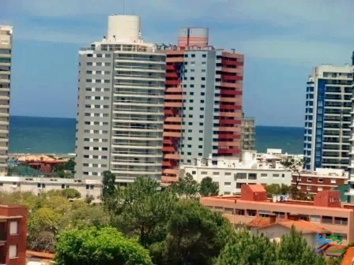 Apartamento ID.3358 - Vendo apartamento de 2 dormitorios. Aidy Grill, Punta del Este