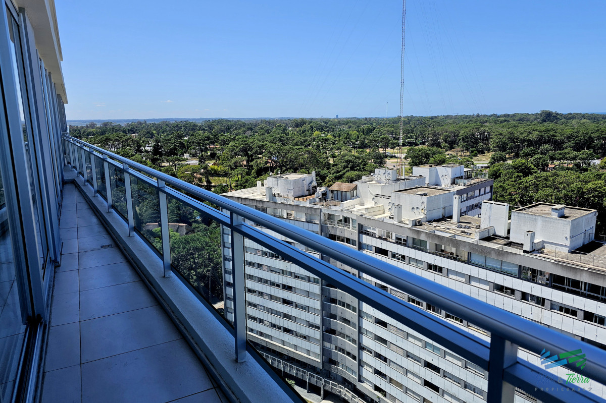 Apartamento ID.5049 - ALQUILER DE INVIERNO, 3 DORMITORIOS SOBRE AV ROOSEVELT, EDIFICIO CON SERVICIOS.