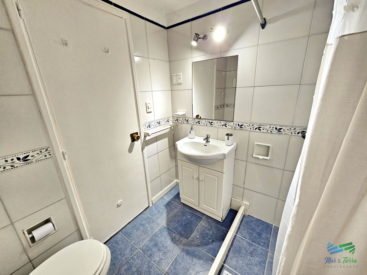 Apartamento ID.2373 - En venta apartamento reciclado, 1 dormitorio y medio con cochera en Peninsula, Punta del Este.