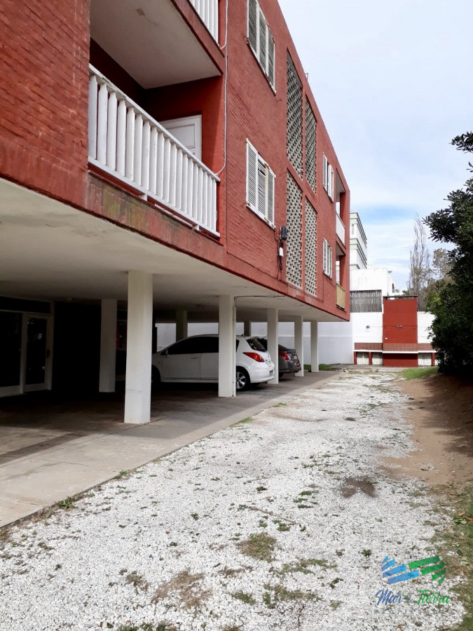 Apartamento ID.1405 - Oportunidad en venta con vista al mar, totalmente reciclado