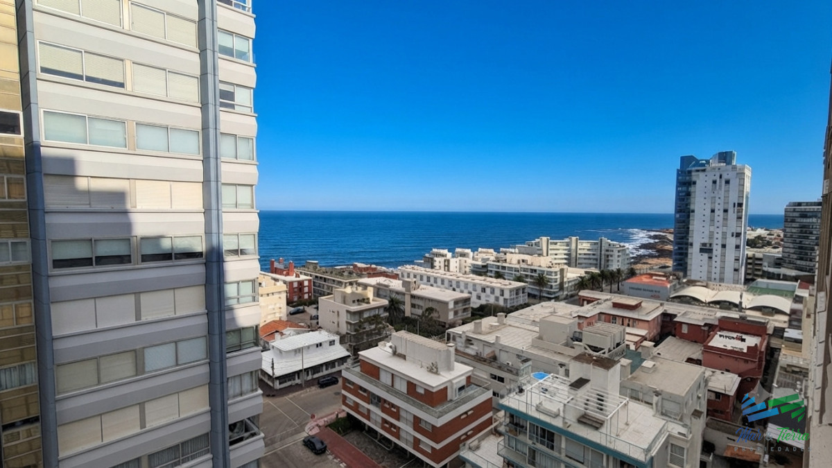 Apartamento ID.5822 - En venta apartamento 2 dormitorios con vista al mar y puerto, Peninsula, Punta del Este