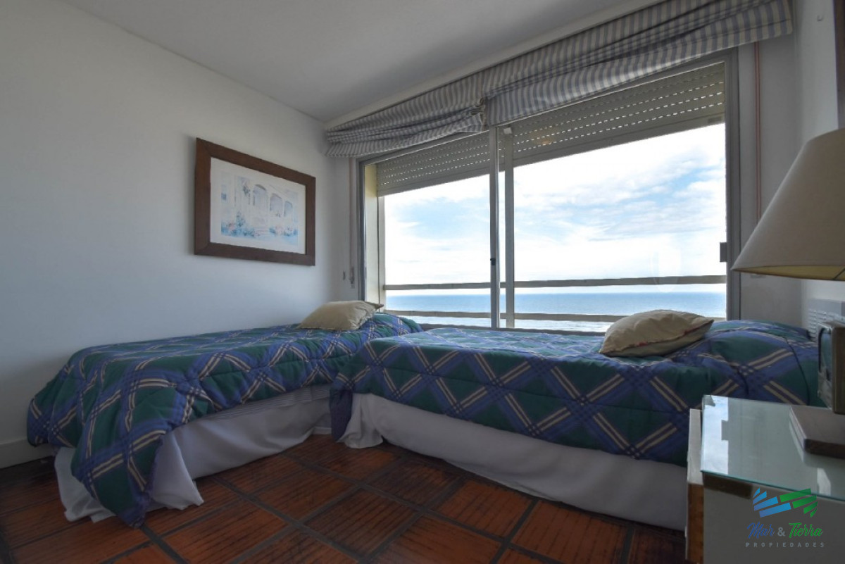 Apartamento ID.2457 - Apartamento de 3 dormitorios con vista al mar ,Punta del Este
