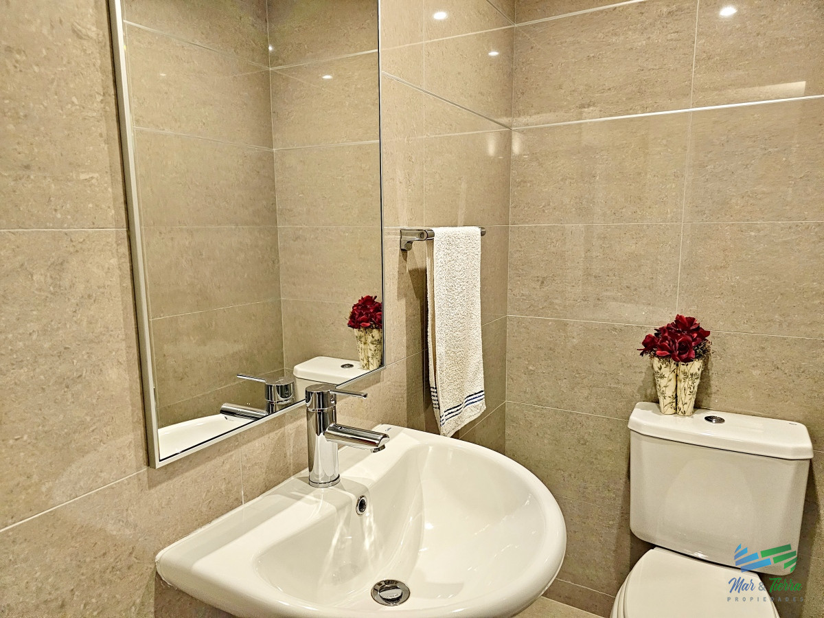 Apartamento ID.4759 - APARTAMENTO EN VENTA, 2 DORMITORIOS EN SUITE, PUNTA DEL ESTE. EN EDIFICIO CON SERVICIOS 
