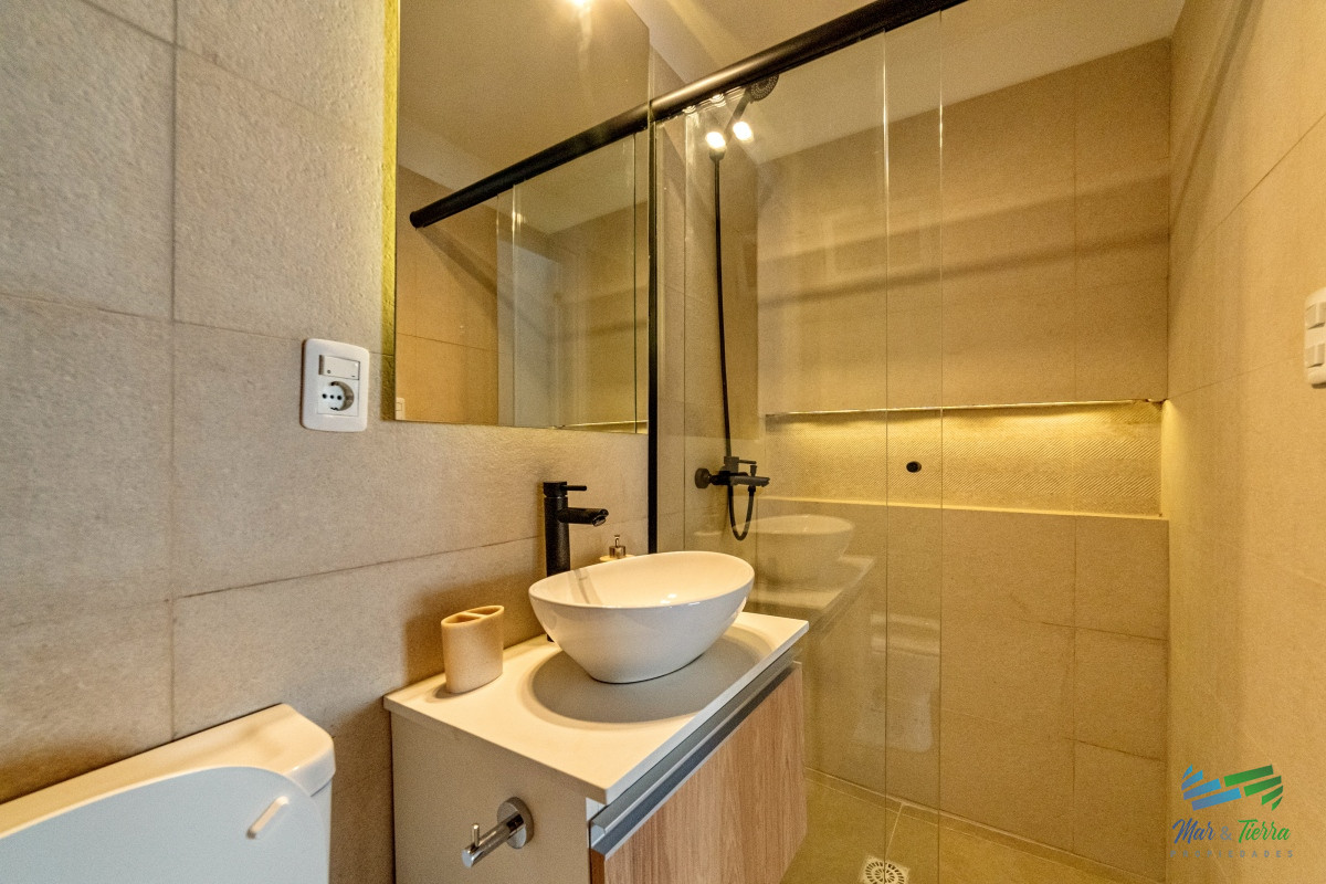 Apartamento ID.4640 - En venta apartamento 2 dormitorios con garaje en Peninsula, Punta del Este.