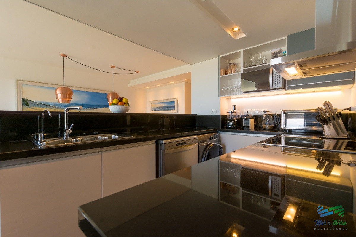 Apartamento ID.2324 - Alquilo excelente apartamento en torre de categoría.