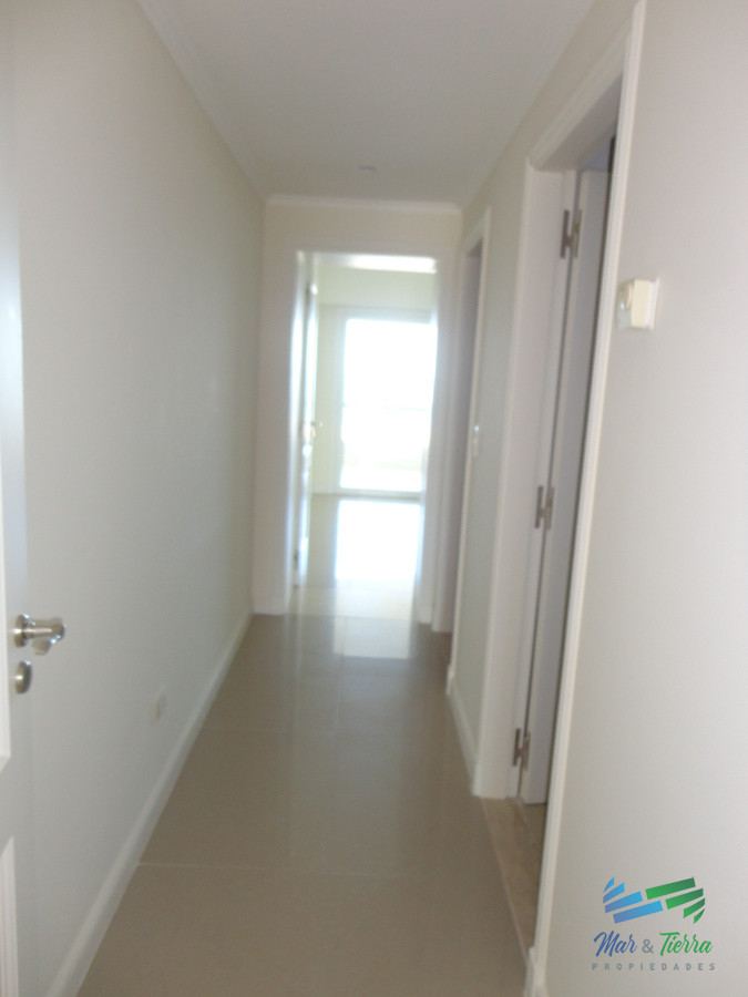 Apartamento ID.3947 - Venta de apartamento dúplex en complejo Veramansa sobre playa Mansa de punta del Este