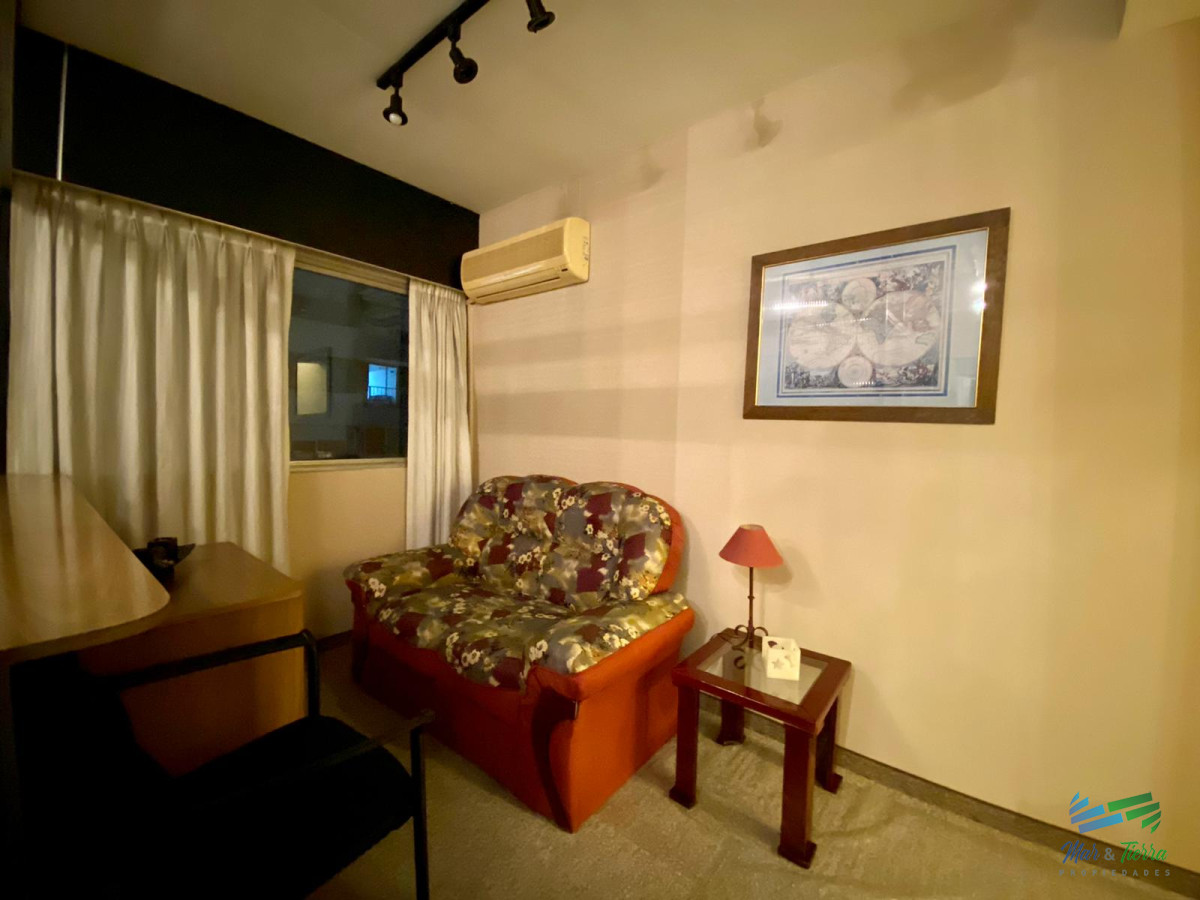 Apartamento ID.3300 - Vendo apartamento, estudio, oficina, 1 dormitorio piso alto, centro de Montevideo