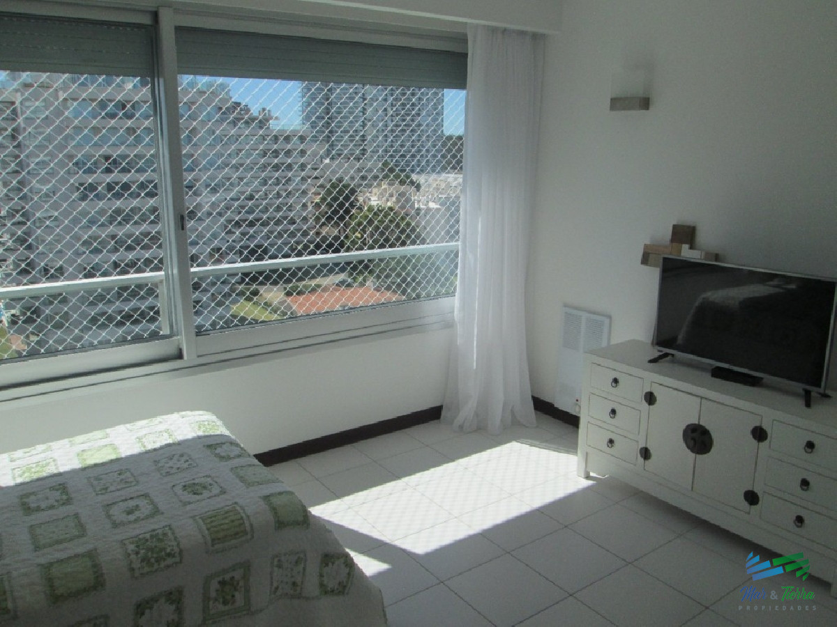 Apartamento ID.2152 - Excelente oportunidad... torre de categoría, con excelentes servicios, ubicado en primera línea sobre playa brava