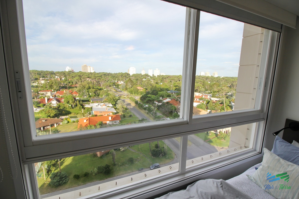 Apartamento ID.2446 - APARTAMENTO EN VENTA DE 3 DORMITORIOS + SERVICIO, PLAYA MANSA, PUNTA DEL ESTE 